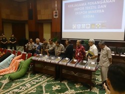 Lagi, Bea Cukai Tangkap 4 Kontainer Tekstil Ilegal Asal China