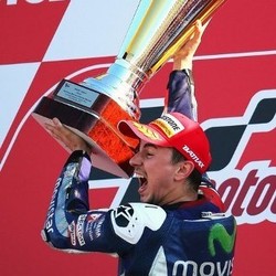 Ingin Nikmati Pesta Juara, Lorenzo Belum Mau Pikirkan 2016