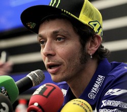 Serang Marquez, Rossi Juga Kritik Honda