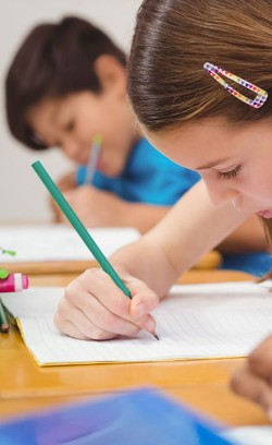 4 Alasan Anak Anda Perlu Belajar Menulis Huruf Sambung