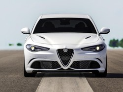 Giulia Diklaim Mirip BMW Seri 3, Ini Jawaban Alfa Romeo