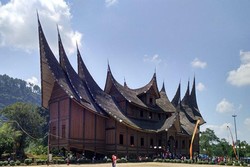 Bertandang ke Istana Raja di Ranah Minang