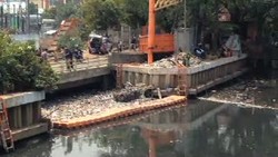 Hujan Bikin Sampah Numpuk di Jakarta, Ahok: Itu Kiriman