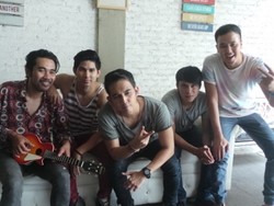 Andalkan Green Screen, Lyla Berwisata di Video Klip Turis