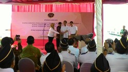 Tekan Sirine, Jokowi Luncurkan Kapal Khusus Sapi