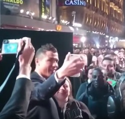 Selfie Kilat ala Ronaldo