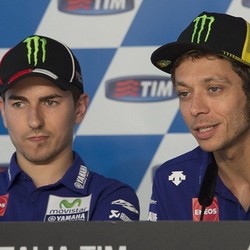 Lorenzo: Mungkin Tahun Ini Kesempatan Terakhir Rossi Jadi Juara Dunia