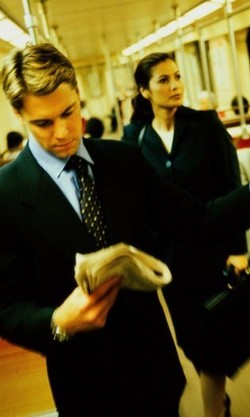 Selain Kurangi Macet, Ngantor Naik Bus Umum Juga Menyehatkan Tubuh