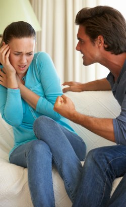 Eksperimen Sosial: Ketika Pria Dipukul oleh Wanita, Adakah Orang Peduli?