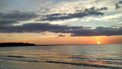 Senja yang Tenang di Pantai Lasiana Kupang