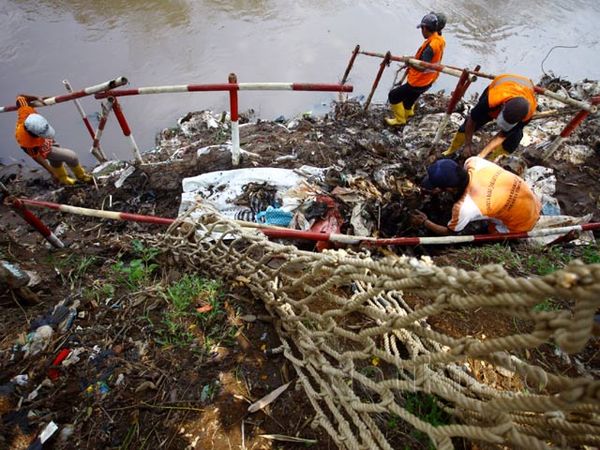 Kali Ciliwung Dibersihkan