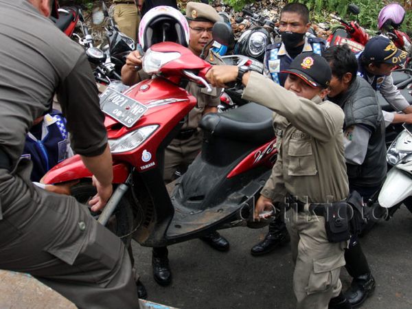 Ratusan Sepeda Motor Terjaring Razia Parkir Liar