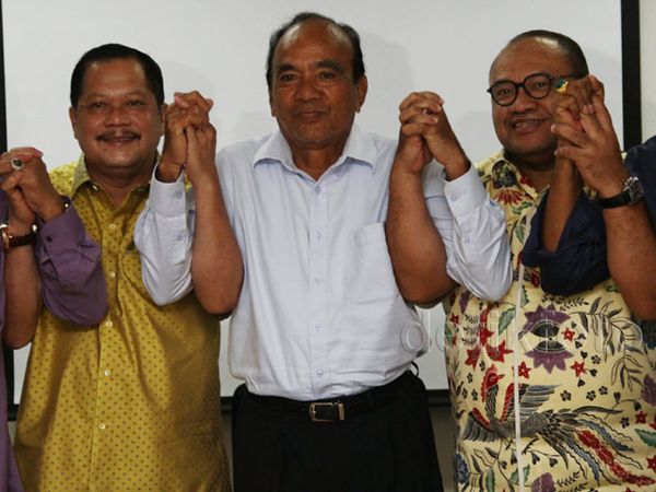 Siswono Yudohusodo Desak Golkar Gelar Munas