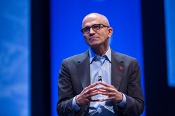 CEO Microsoft Pamer iPhone Pro Miliknya, Lho Kok?