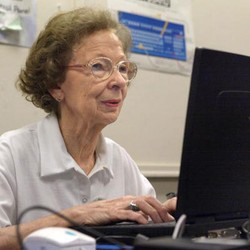 ABG Sampai Opa-Oma Getol Belanja Online