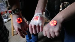 Biohacking, Tren Tanam LED di Badan Seperti Iron Man