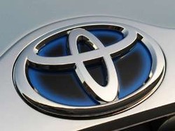 Toyota Kuasai Penjualan Mobil di Oktober 2015