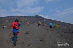 Memacu Adrenalin di Gunung Anak Krakatau