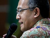 Pemeriksaan Terdakwa Tripeni Irianto