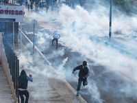 Warga Palestina Bentrok dengan Tentara Israel