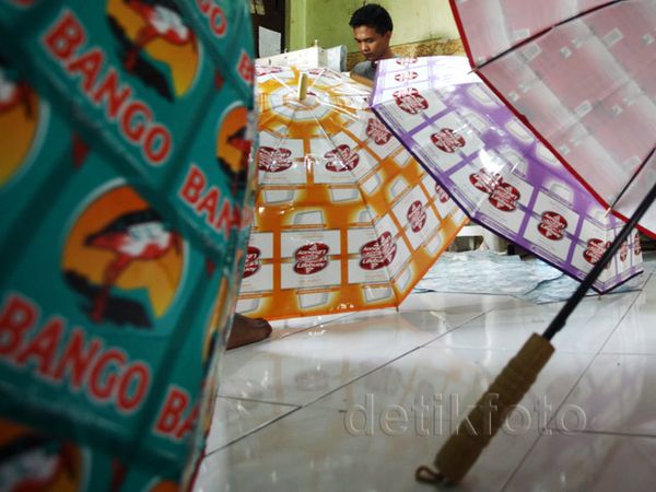 Menyulap Plastik Bekas Menjadi Payung