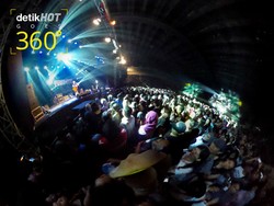 Intim dengan Frente! di The 90s Festival