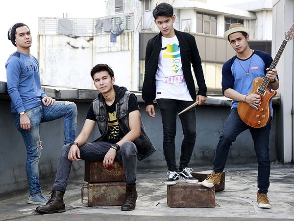 Muvon, Ketika Bintang Sinetron Jadi Anak Band