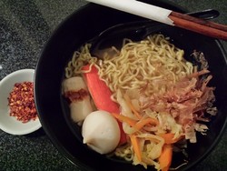 Golden Bar Bistro: Nongkrong Asyik Sambil Makan Ramen Seafood yang Gurih Mantap