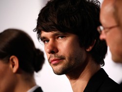 Ben Whishaw dan Pengakuannya yang Kontroversial