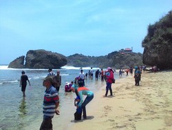 Pantai Kukup di Gunungkidul, Akuarium Laut & Kembaran Tanah Lot