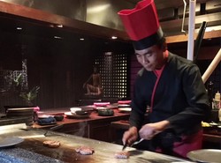 KO Japanese Restaurant: Akrobat Teppanyaki yang Menambah Keseruan Santap Malam