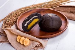 Martabak Hingga Susu Kini Ada yang Berwarna Hitam (1)