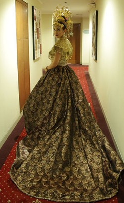 Jadi Menantu Siti Nurhaliza, Tya Arifin Bak Putri Raja di Pesta Pernikahan