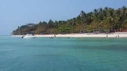 Petualangan Penuh Warna di Pulau Ketawai, Bangka