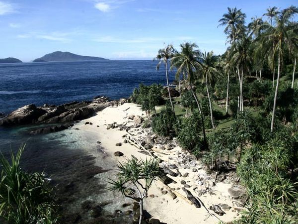 Keindahan Pulau Nasi Di Ujung Barat Indonesia