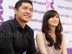 Dikaruniai Momongan, Donita dan Adi Kompak Menangis