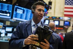 Wall Street Turun Tajam di Akhir Pekan