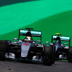 Hamilton-Rosberg Kembali Kuasai Sesi Latihan Bebas