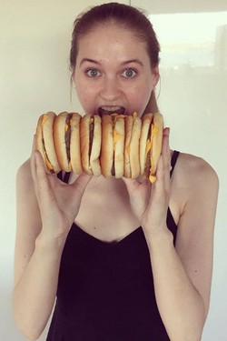 Nela Zisser, Finalis Miss Earth yang Lahap 22 Burger Kurang Dari 1 Jam