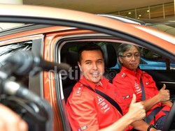 Ini Mobil Keluarga Pilihan Rifat Sungkar