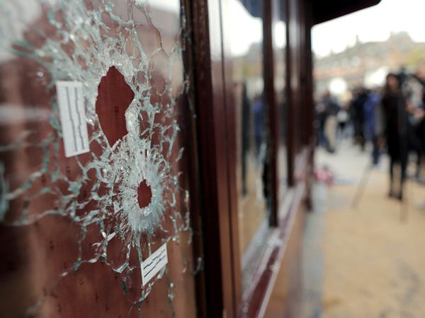 Jejak-jejak Kebrutalan Pelaku Penyerangan di Paris