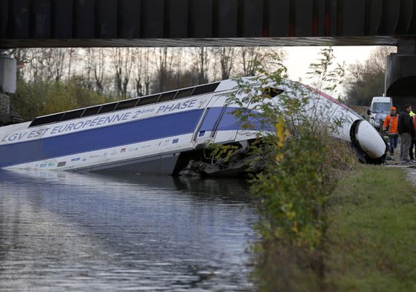 Kereta Cepat Tergelincir di Prancis, 10 Orang Tewas