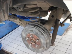 Mendeteksi Kebocoran Oli Rem Mobil