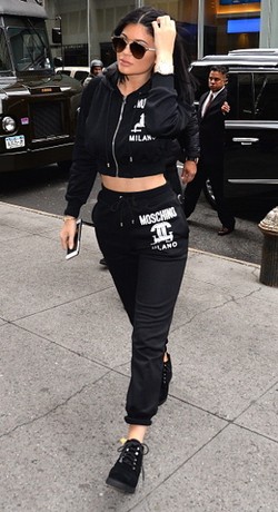 Kylie Jenner Pamer Tas Hermes Seharga Rp 177 Jutaan