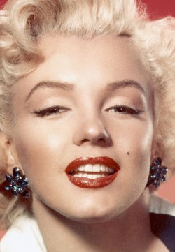 Teknik Contouring untuk Bibir Lebih Seksi Ala Marilyn Monroe