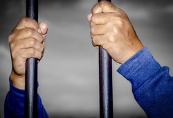 Dari Balik Terali Besi, Pria Ini Menulis Buku Masak Makanan Penjara