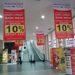 Diskon 50% Aneka Sandal Hingga Pakaian Dalam di Carrefour