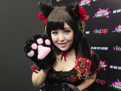 Berkenalan dengan Pinky Lu Xun Ratu Cosplay Indonesia