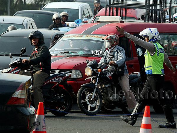 Imbas Ledakan, Lalin Arah Pulogadung Ditutup