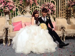 Gaun Putih dan Pesta Kebun di Pernikahan Angel Cherrybelle